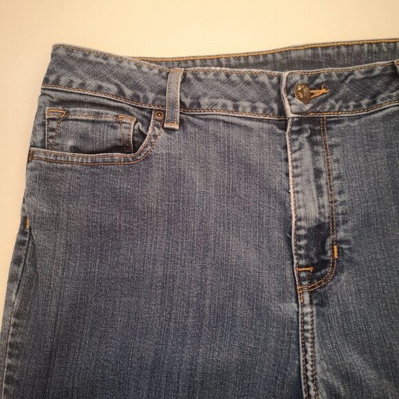 L.L. Bean Classic Fit Ladies Size 14 Tall Medium Wash Blue Jeans - Picture 9 of 15